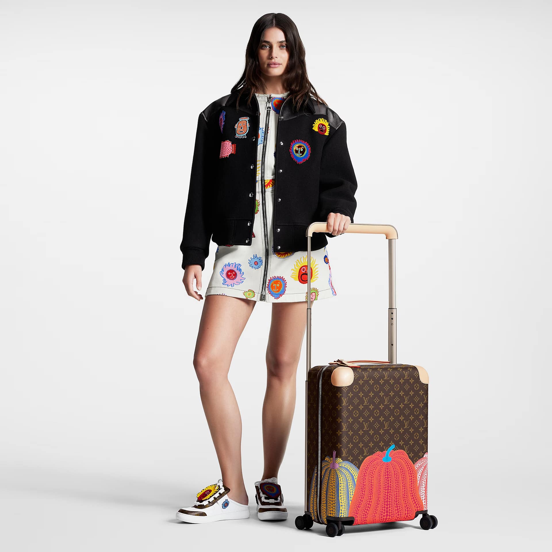 louis-vuitton-lv-x-yk-horizon-55-monogram-travel--M10155_PM1_Cropped worn view